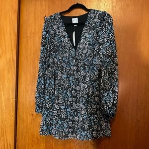 NWT Francesca’s long sleeve floral dress